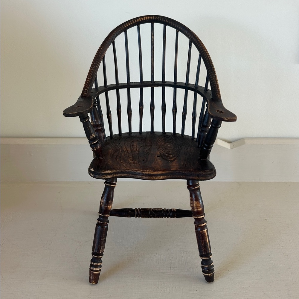 Lovely wooden Windsor style chair